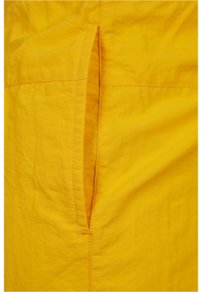 Kúpacie plavky Urban Classics - Block Swim Shorts Chrome Yellow
